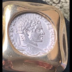 VINTAGE CLIP EARRINGS. UNKNOWN ARTIST. GOLD/SILVER